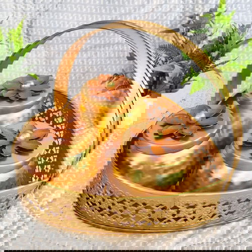  Heart shaped metal basket Image