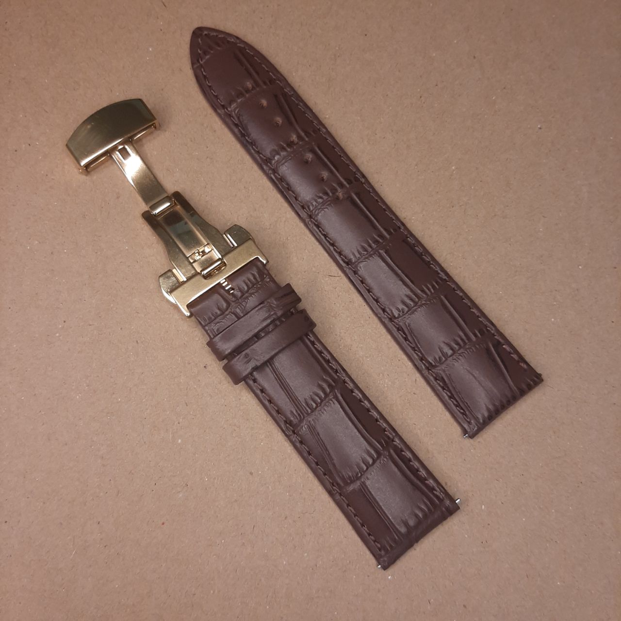 Croco Brown Leather Watch Strap with Gold Butterfly Clasp – 22mm Image
