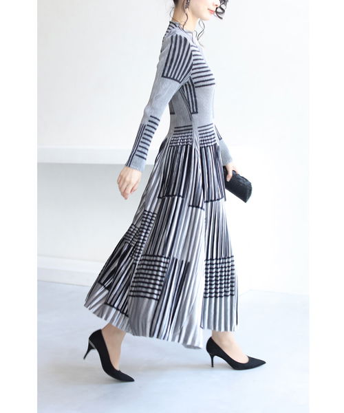 Chic Monochrome Velvet Pleated Midi Dress Image 