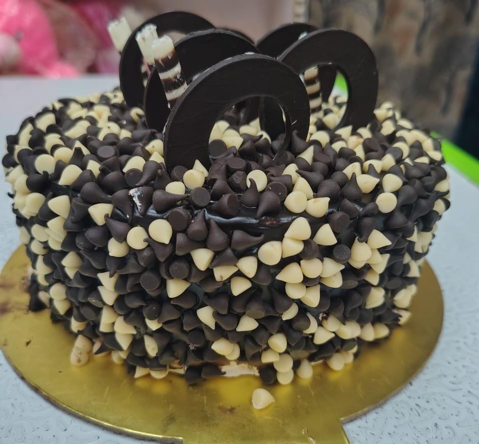 FULL CHOCO CHIPS CAKE 