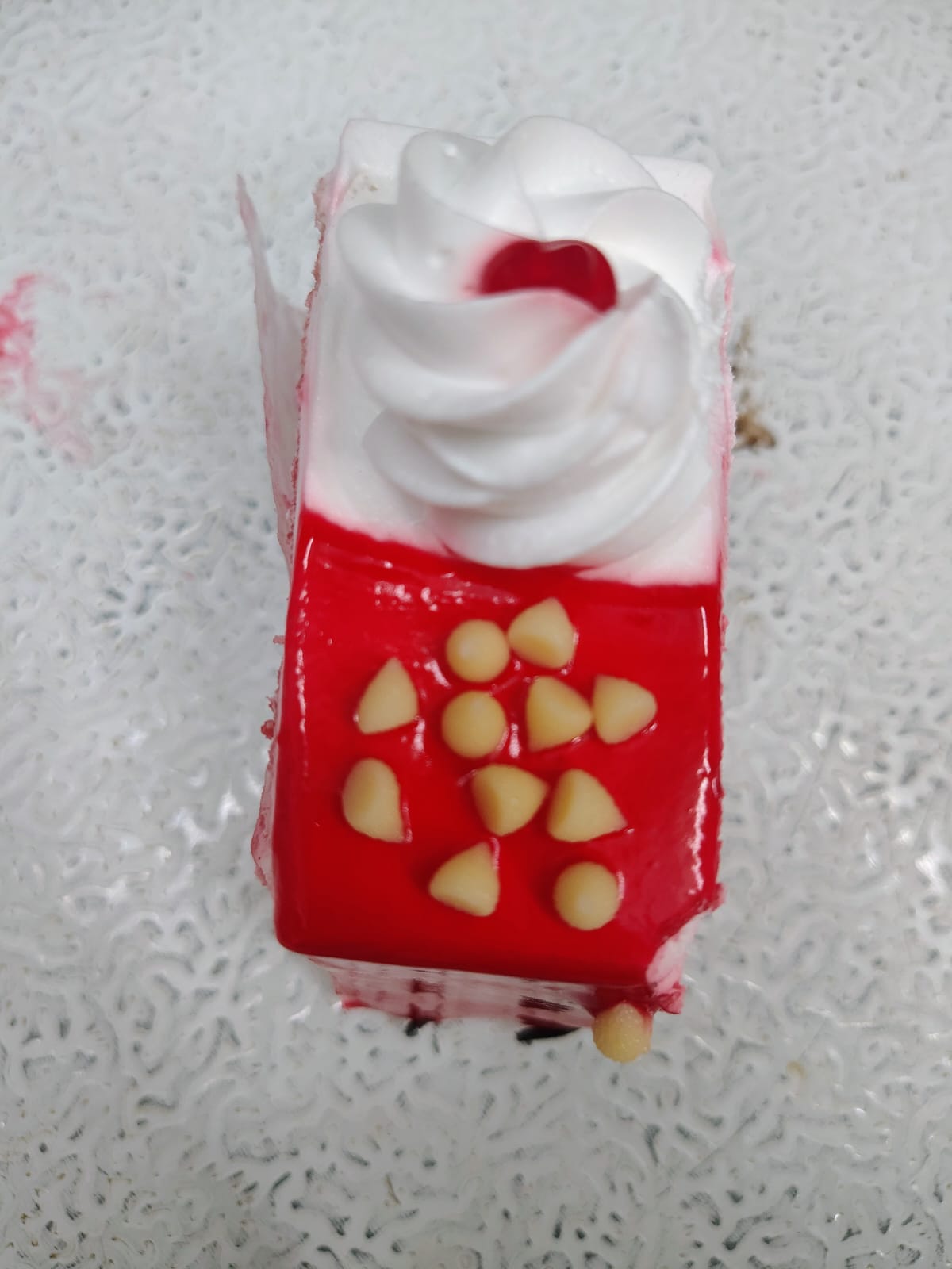 STRAWBERRY FLAVOUR PASTRY