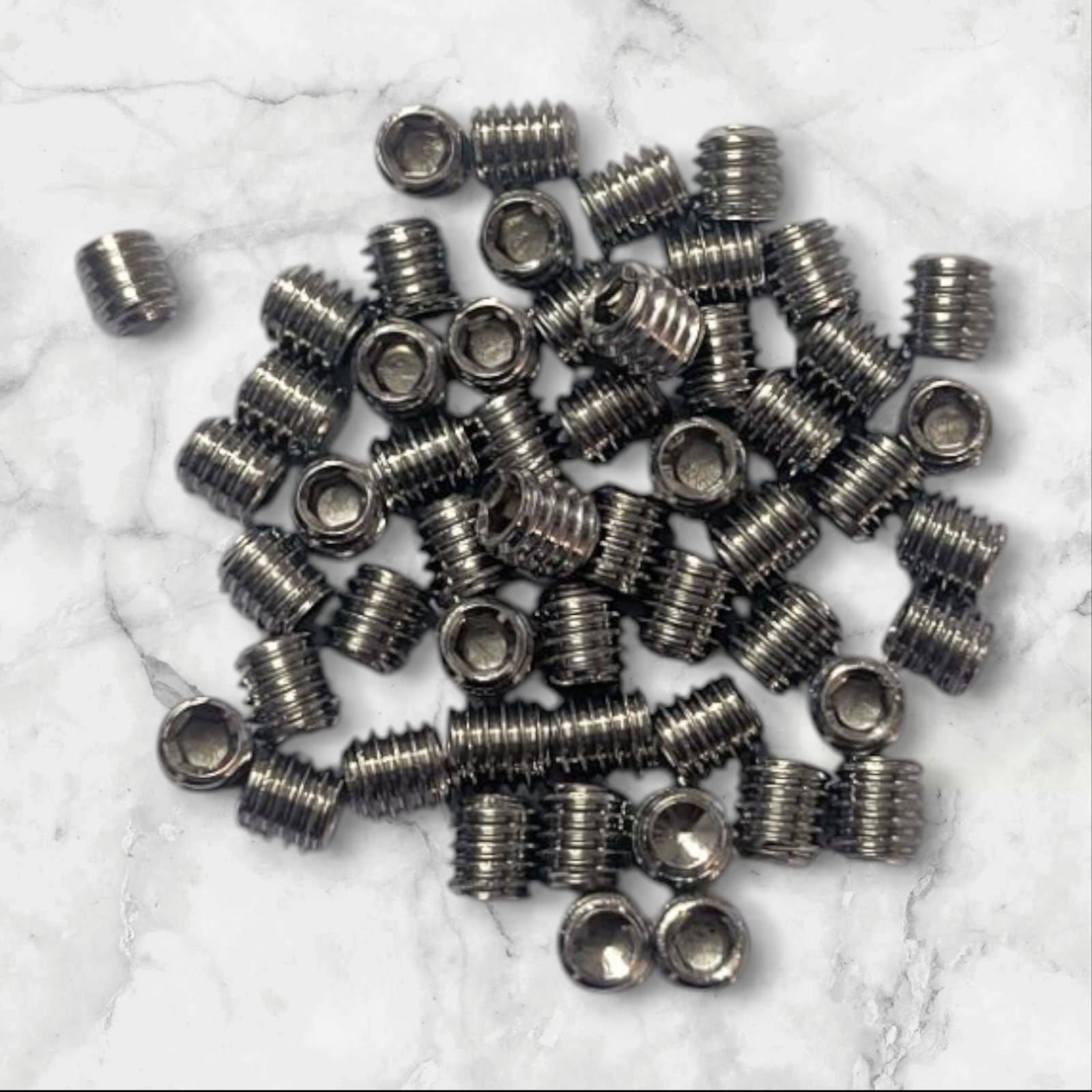 Dikshaware 25Pcs M3 x 4 Stainless Steel Hex Grub Screw Internal Hex Drive Cup Allen Head Socket Point Set Screws for Door Handles  Image