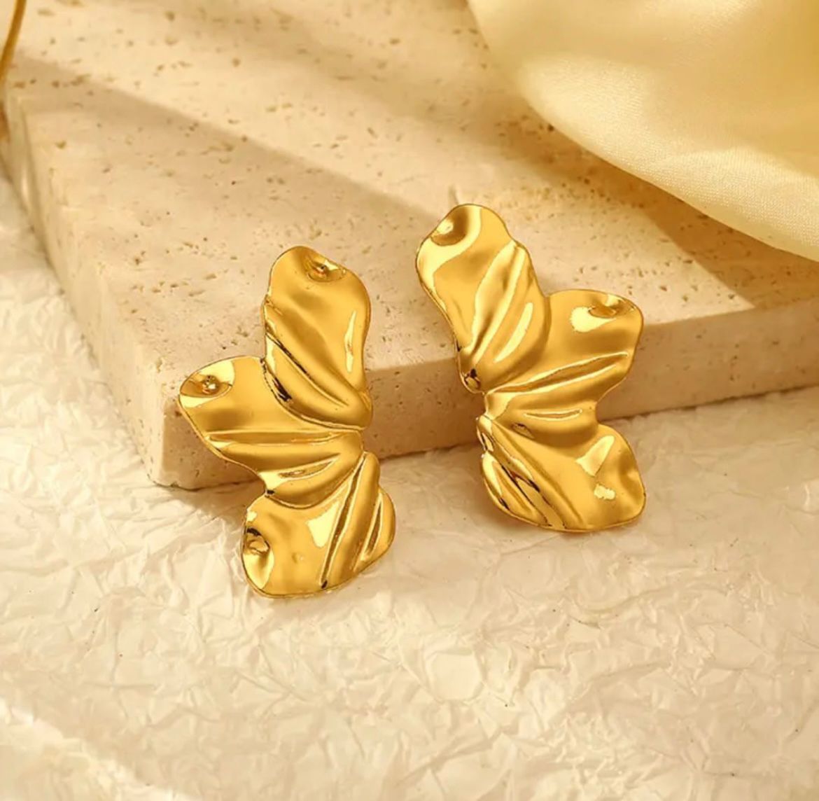 STAINLESS STEEL LEAFY EARRINGS Image