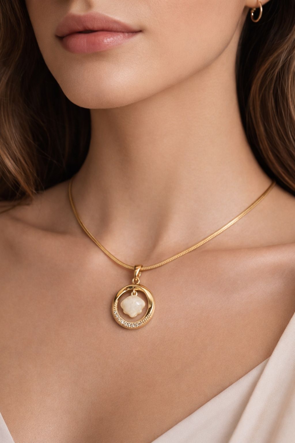 Elegant Shell Pearl Pendant Necklace with Delicate Chain Image 