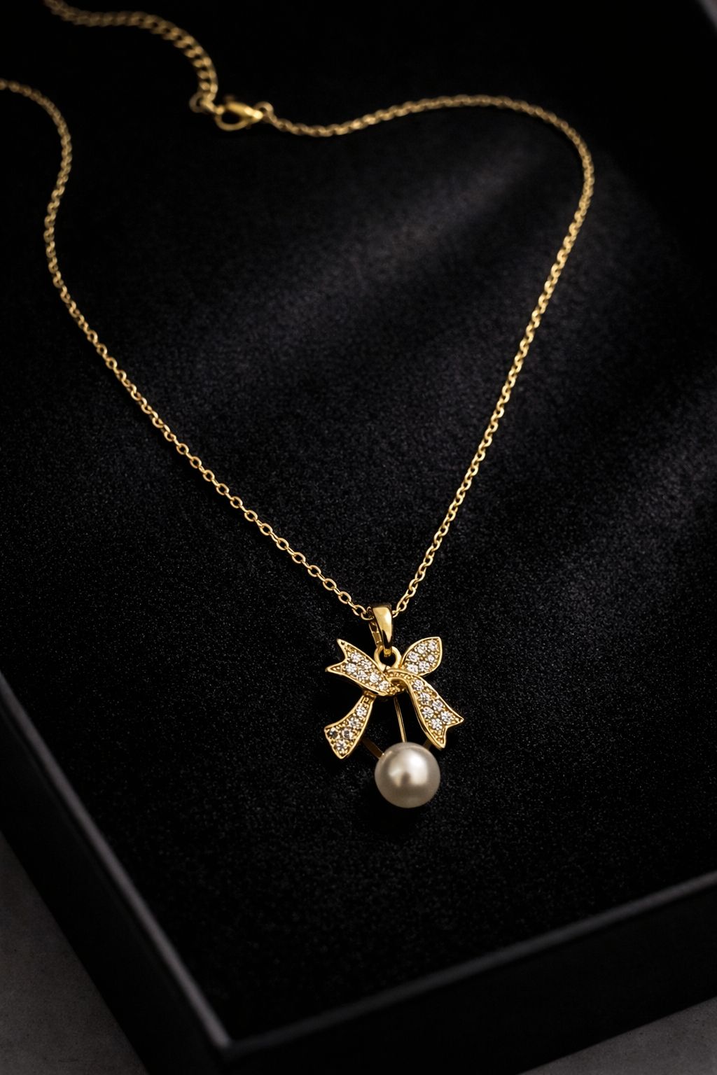 Gold-Plated Bow Pearl Pendant Necklace Image 