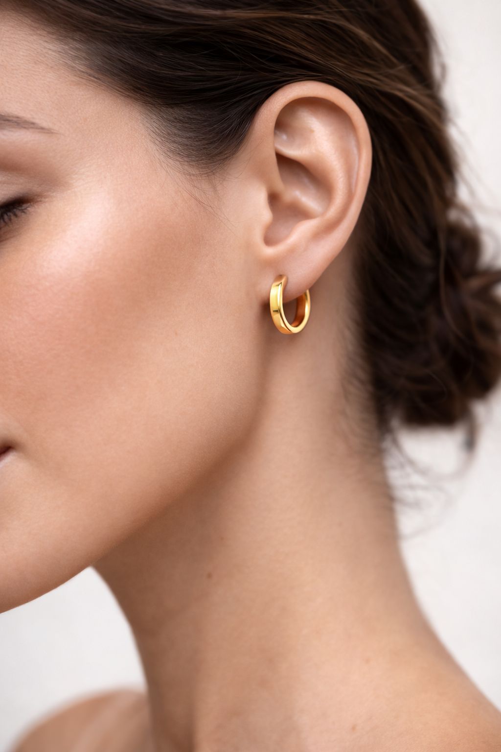 Classic Gold Hoop Earrings Image 