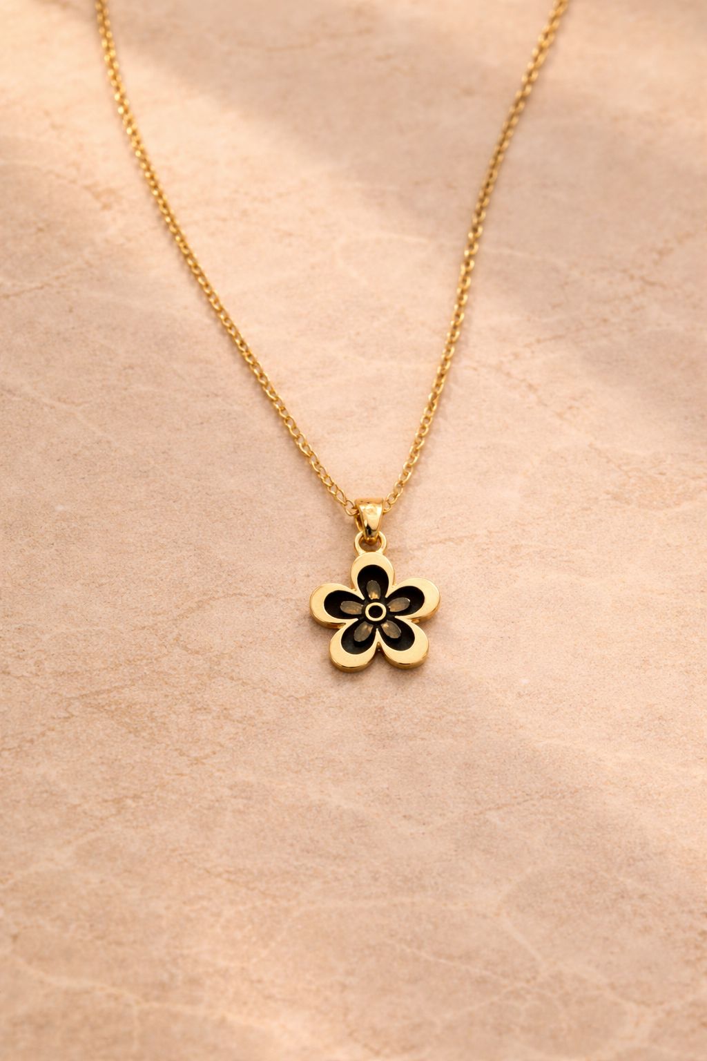 Elegant Black Flower Gold-Tone Chain Necklace Image 