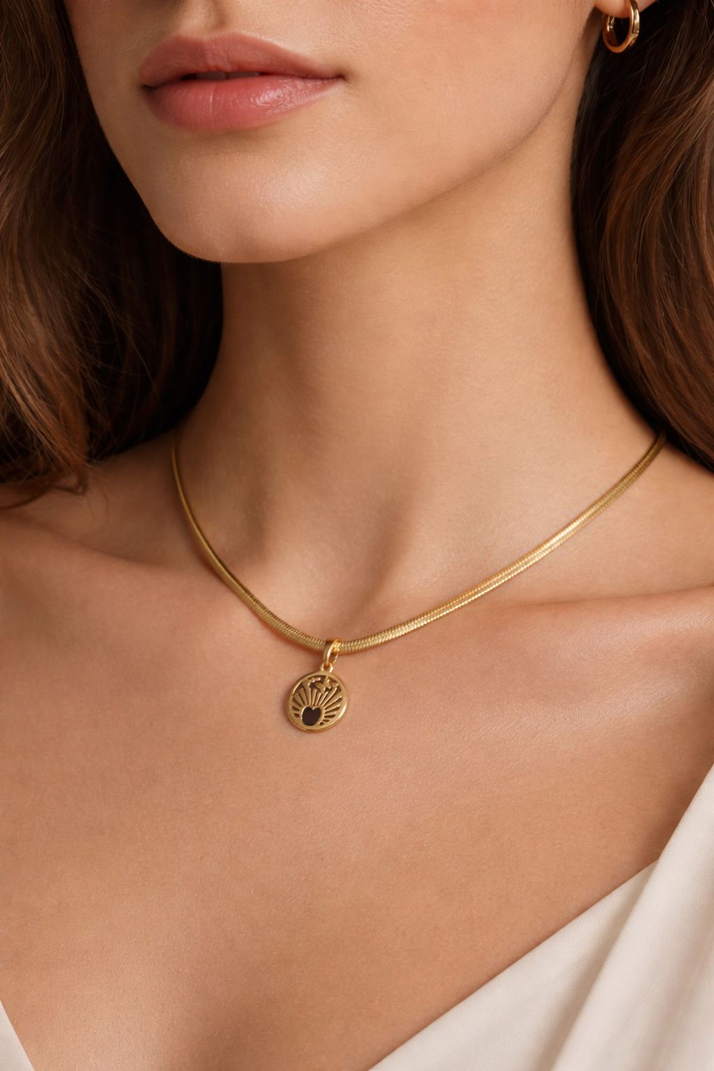 Elegant Black Gold-Tone Chain Necklace Image 