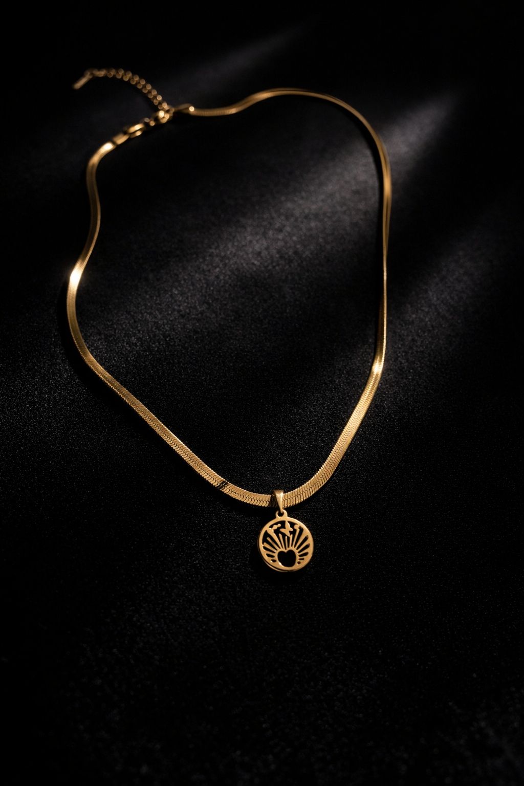 Elegant Black Gold-Tone Chain Necklace Image 