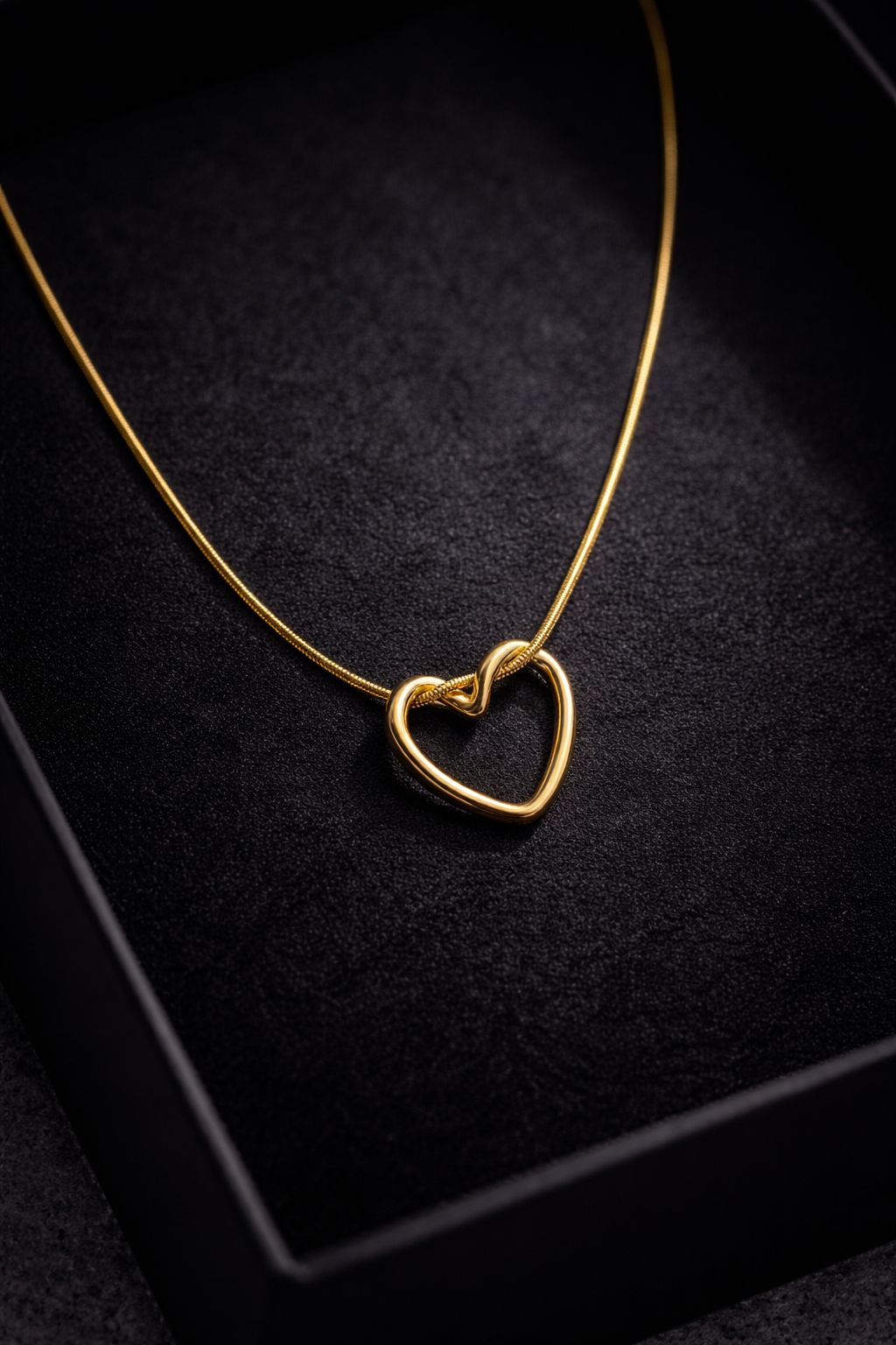 Elegant Gold Heart Pendant Necklace with Delicate Chain Image 