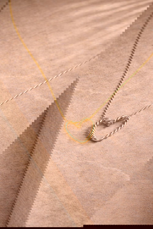 Elegant Gold Heart Pendant Necklace with Delicate Chain