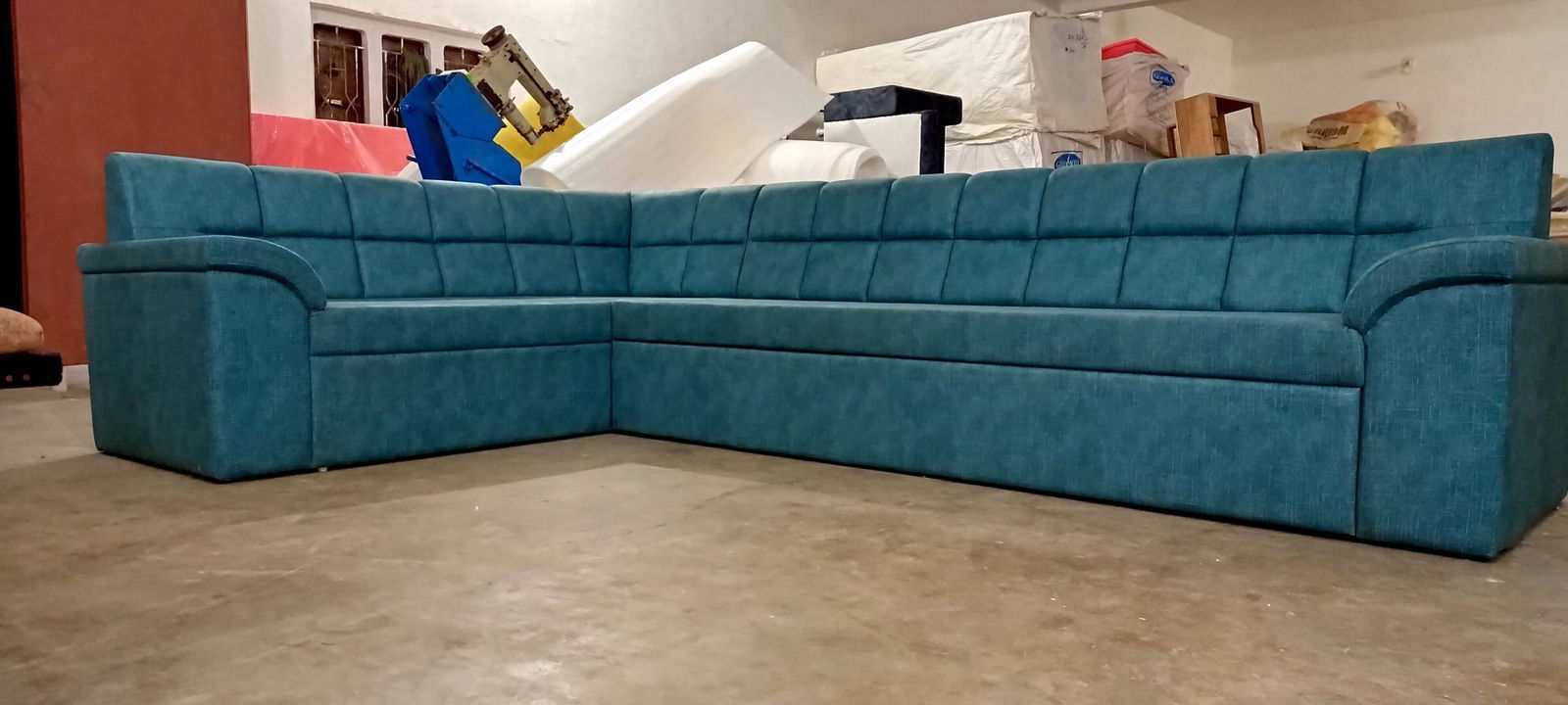 પ્રીમિયમ સ્ટિચડ કસ્ટમ સોફા – તમારા લિવિંગ રૂમ માટે Perfect Fit Image 