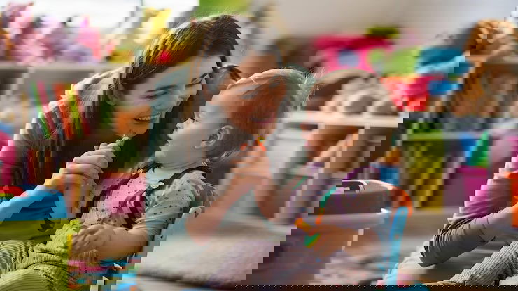 Icon representing professional baby care and nanny services.