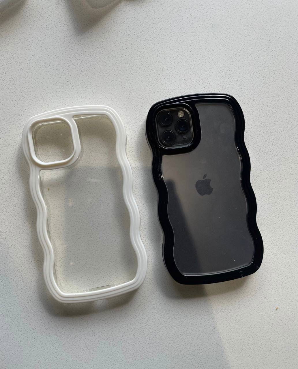 iPhone 16 Pro and 15 pro WAVY LINES WHITE CASE