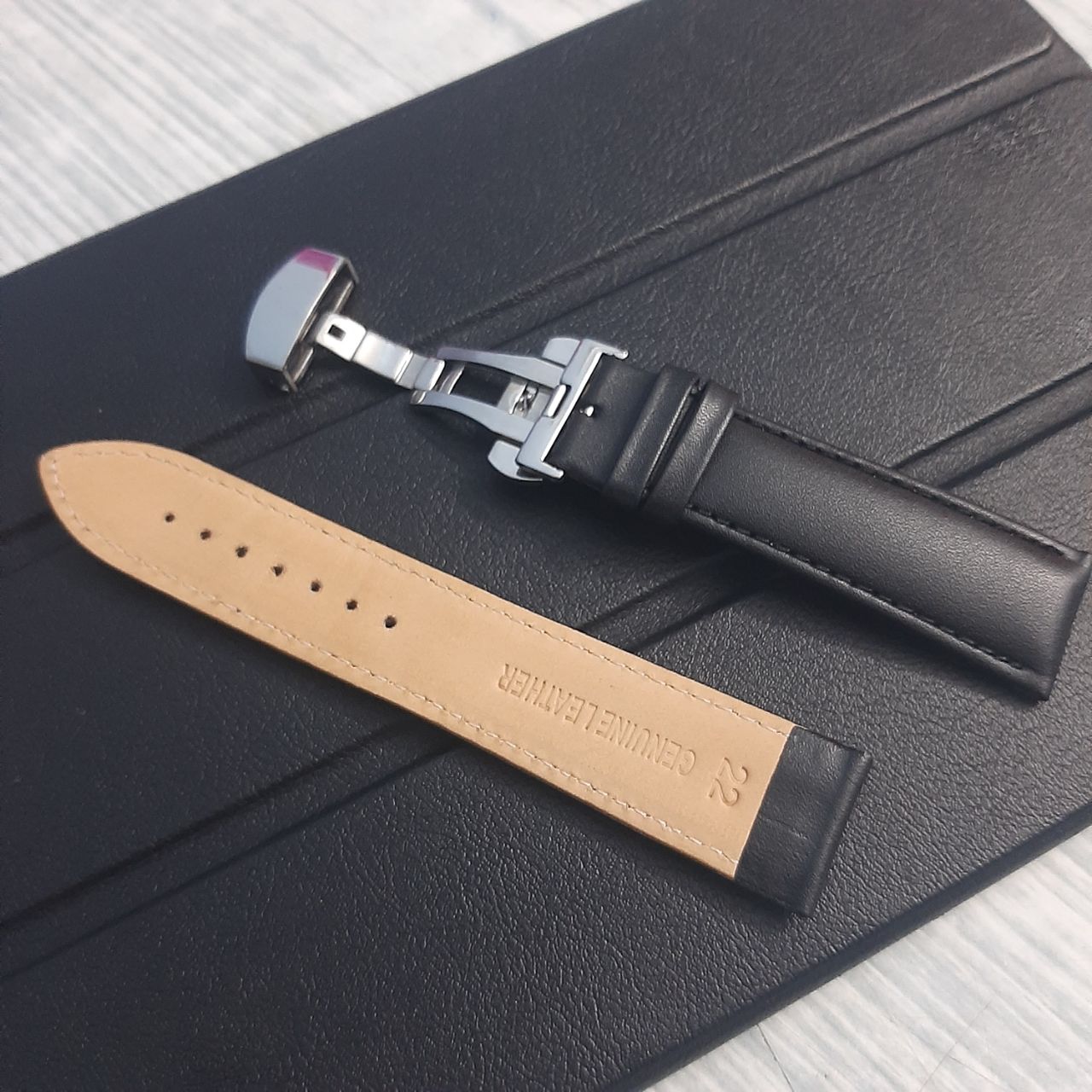 22mm Elegant Black Plain Leather Watch Strap with Butterfly Clasp Image