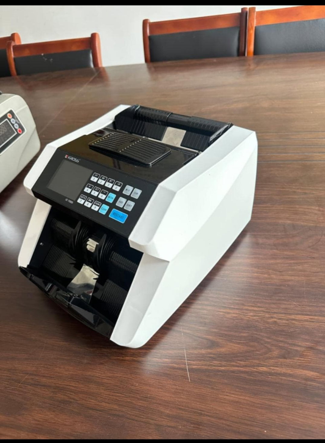 Bankos-IS8000i Mix Note Counting Cum Sorting Machine Image