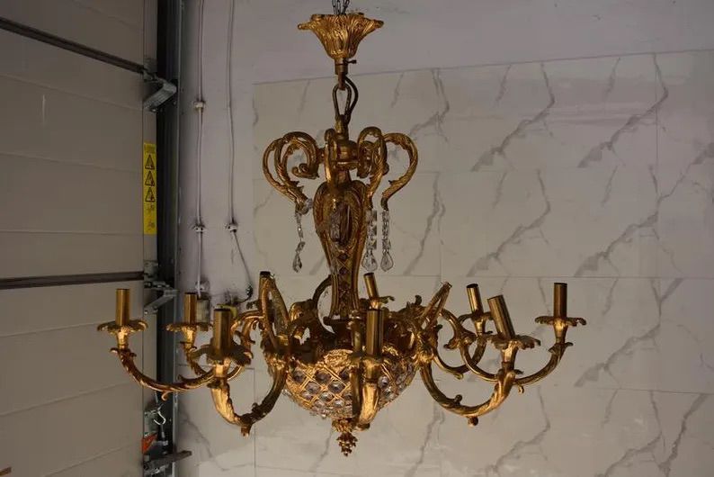 Vintage Brass Chandelier – Elegant Antique Lighting for Luxurious Interiors Image 