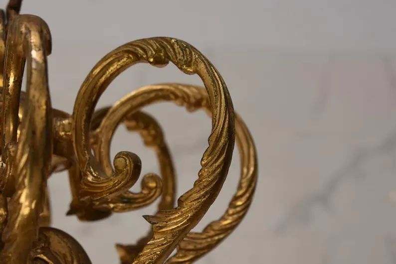 Vintage Brass Chandelier – Elegant Antique Lighting for Luxurious Interiors Image 