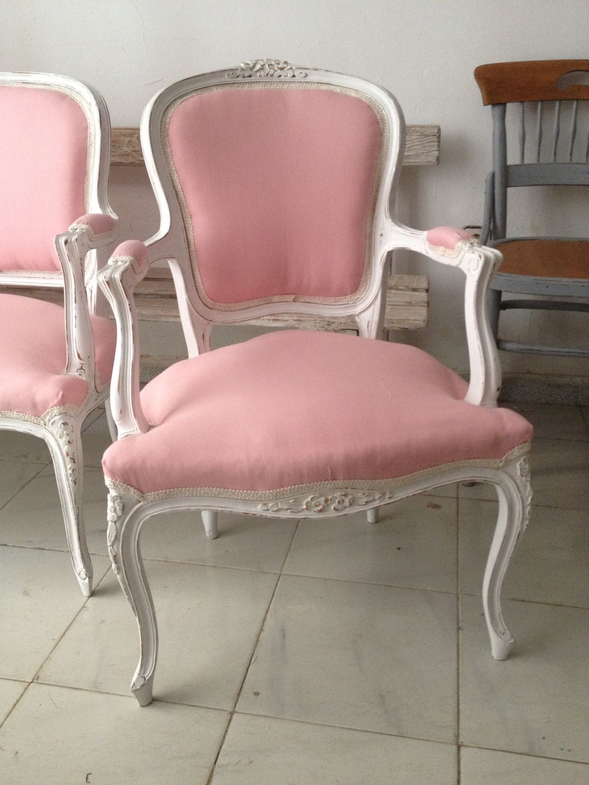 Louis XV Floral Arm Chair – Antique White Finish (Single Piece) Image 
