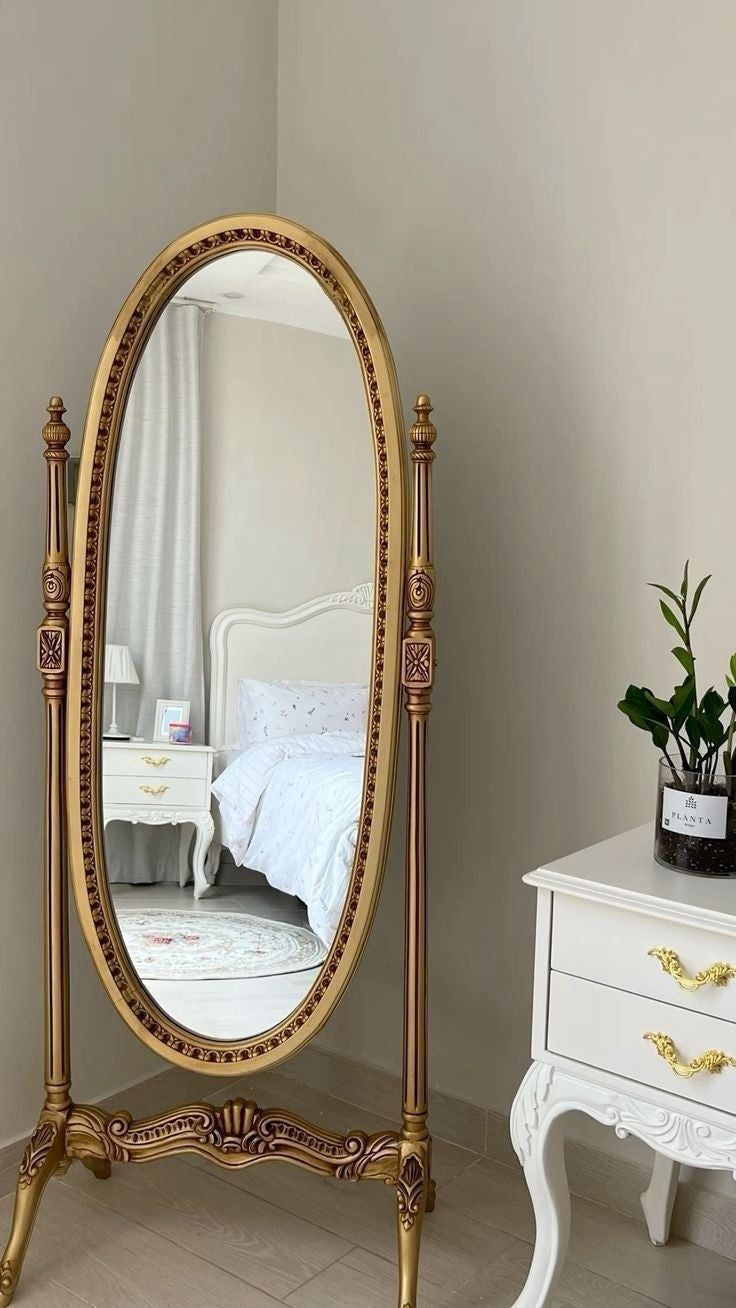 Vintage Oval Standing Mirror – Heritage Luxe Edition