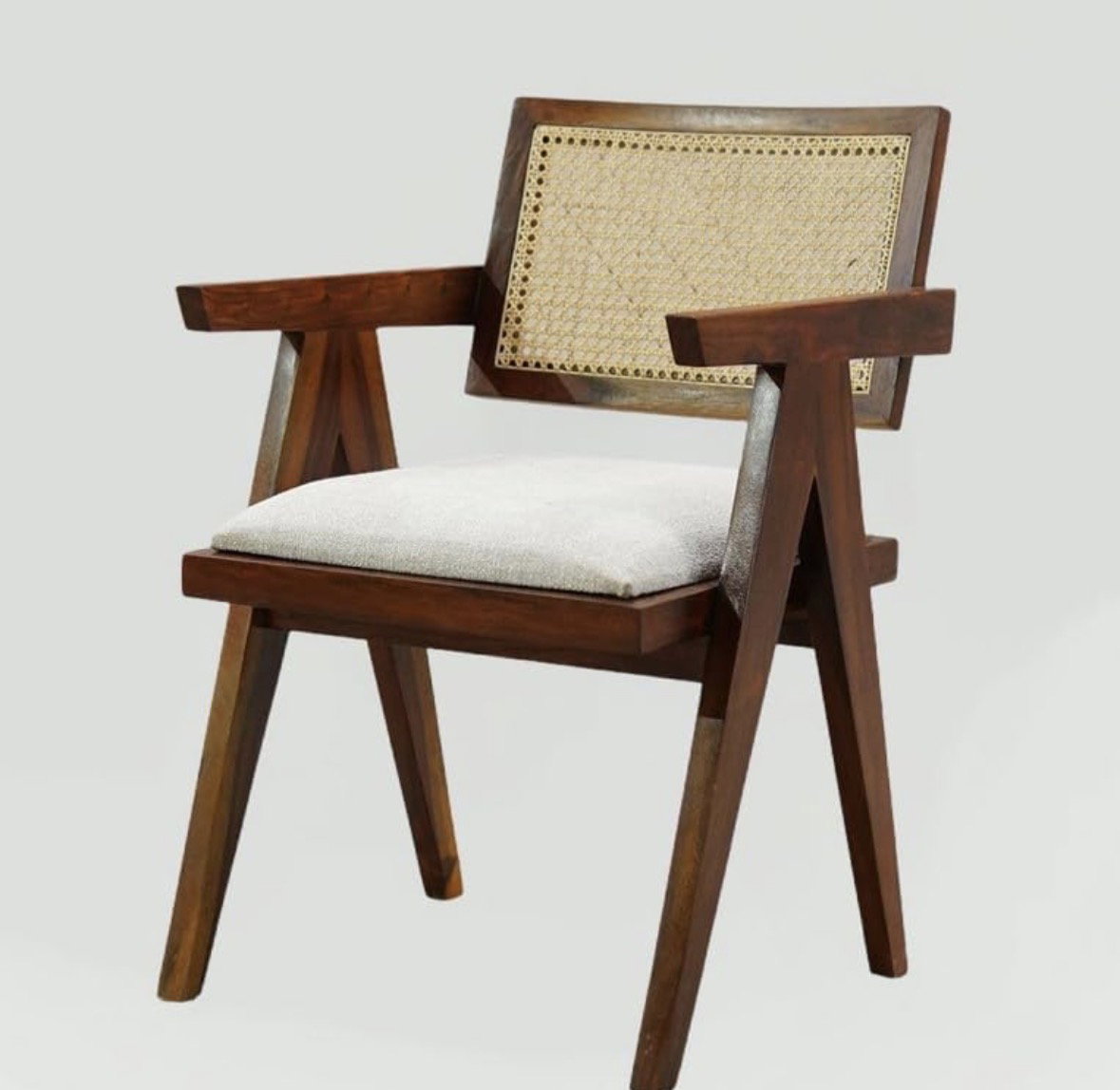 Dining room chair with armrests made of Solid wood and rattan Image 