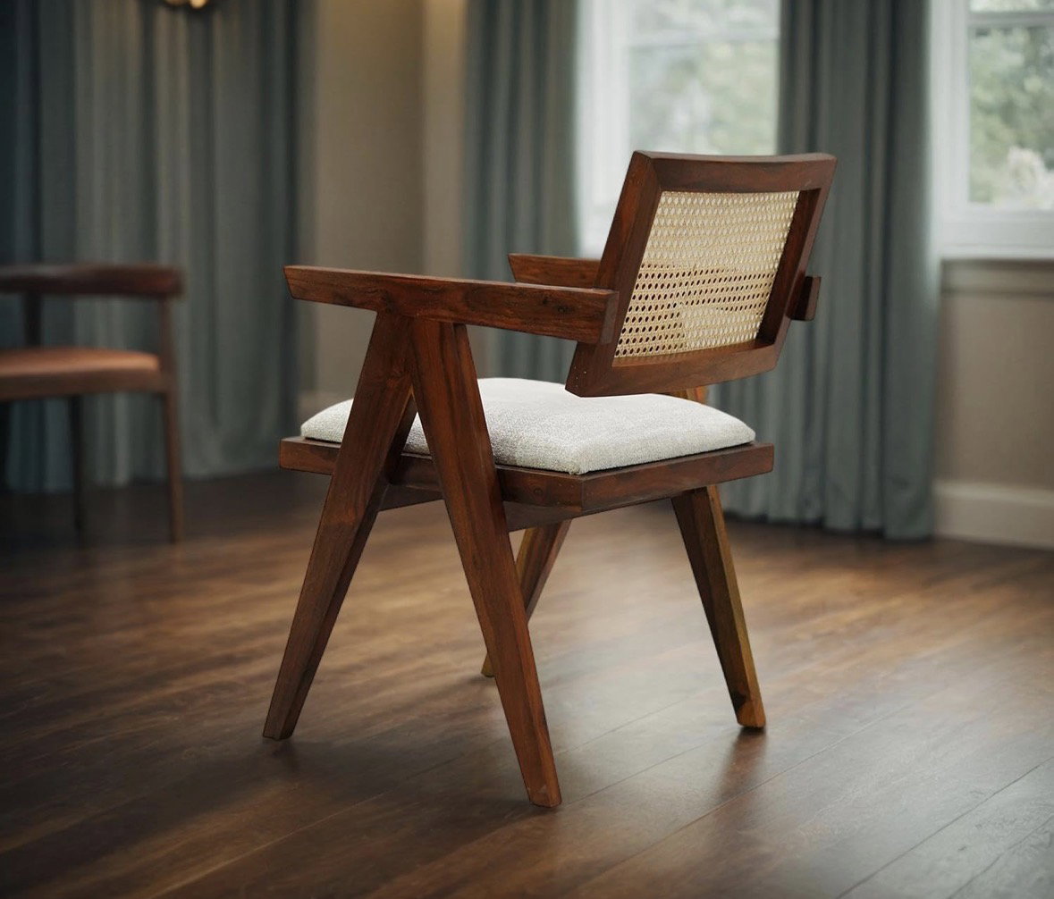 Dining room chair with armrests made of Solid wood and rattan Image 