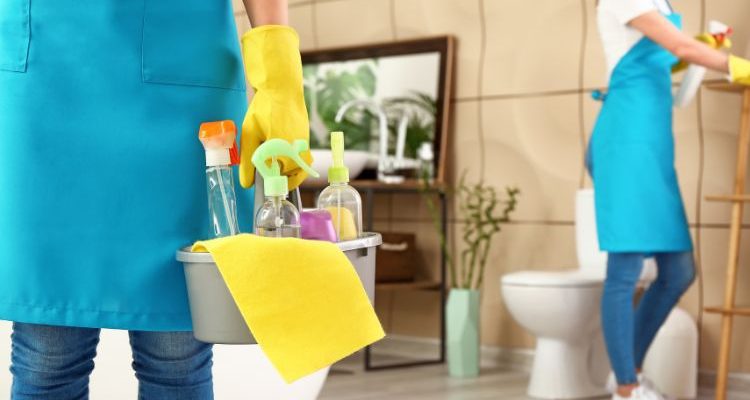 Bathroom deep cleaning