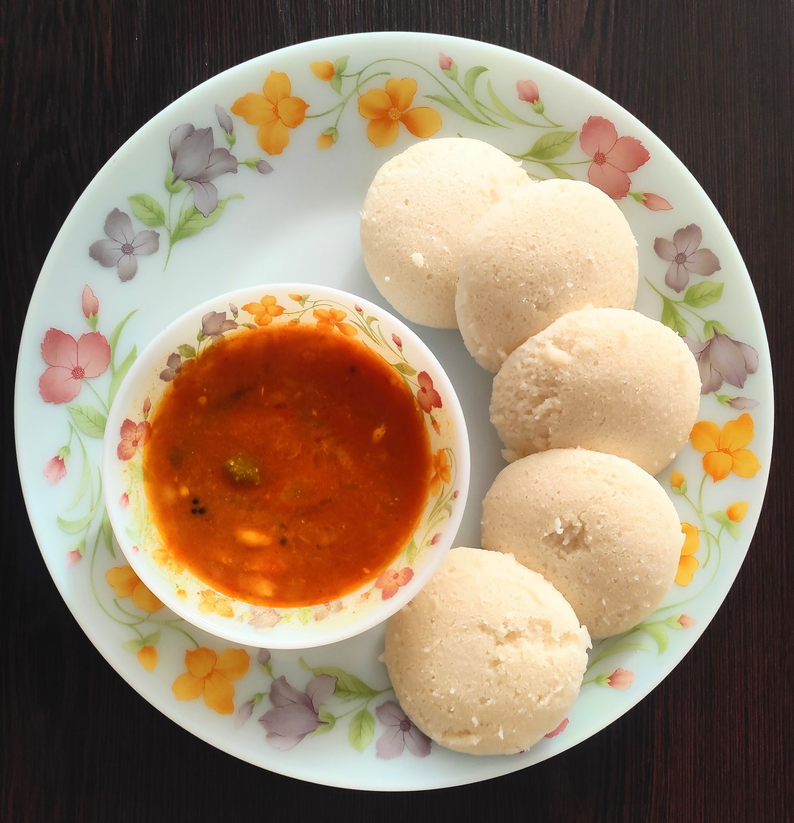 Idlis steamed rice cakes Image 