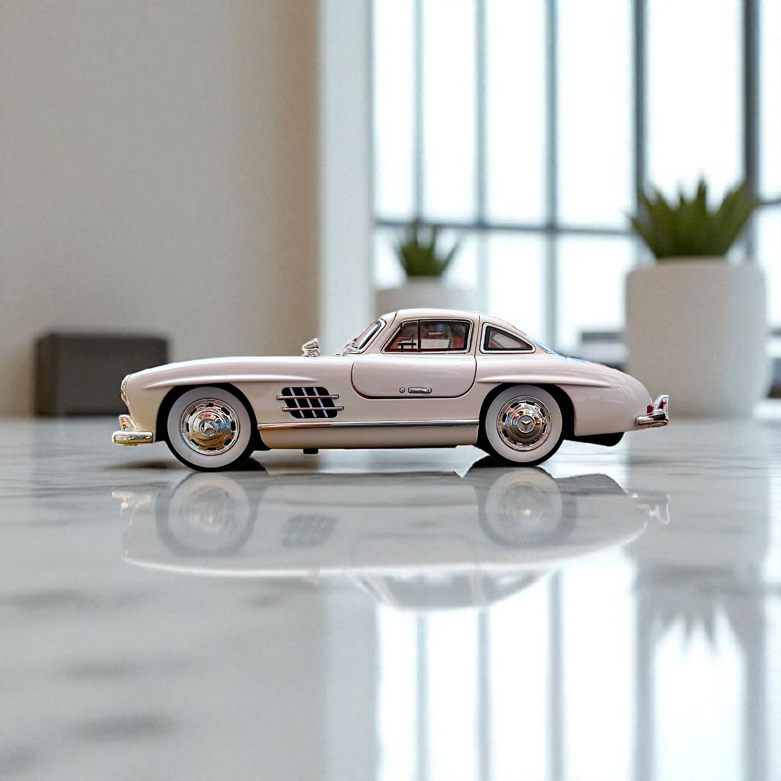 Mercedes 300SL Gullwing 1:24 Diecast Car with Lights & Sound Pull Back Action Image