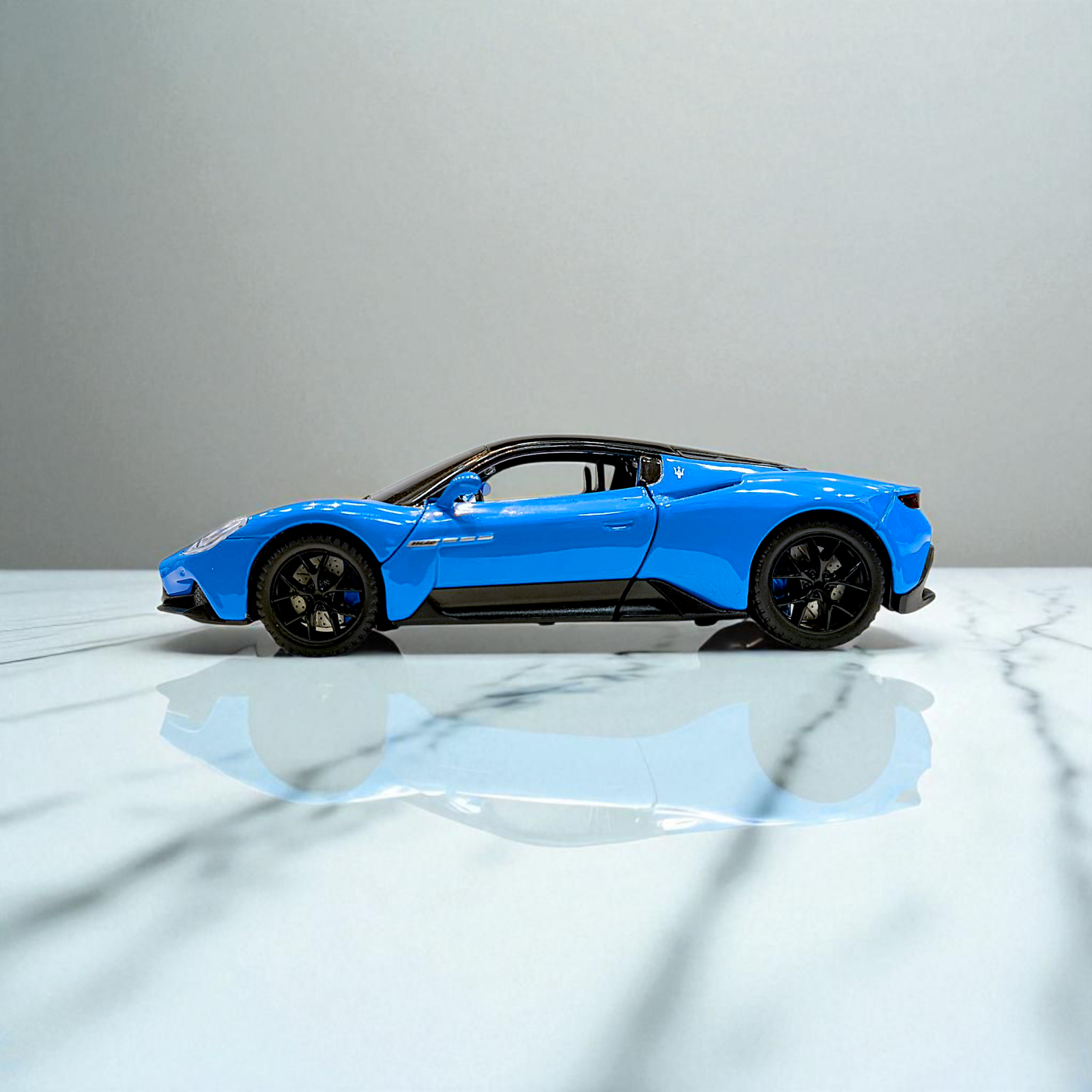 Maserati MC20 Diecast Model 1:32 – Pull Back, Lights, Engine Sound & Openable Doors Image
