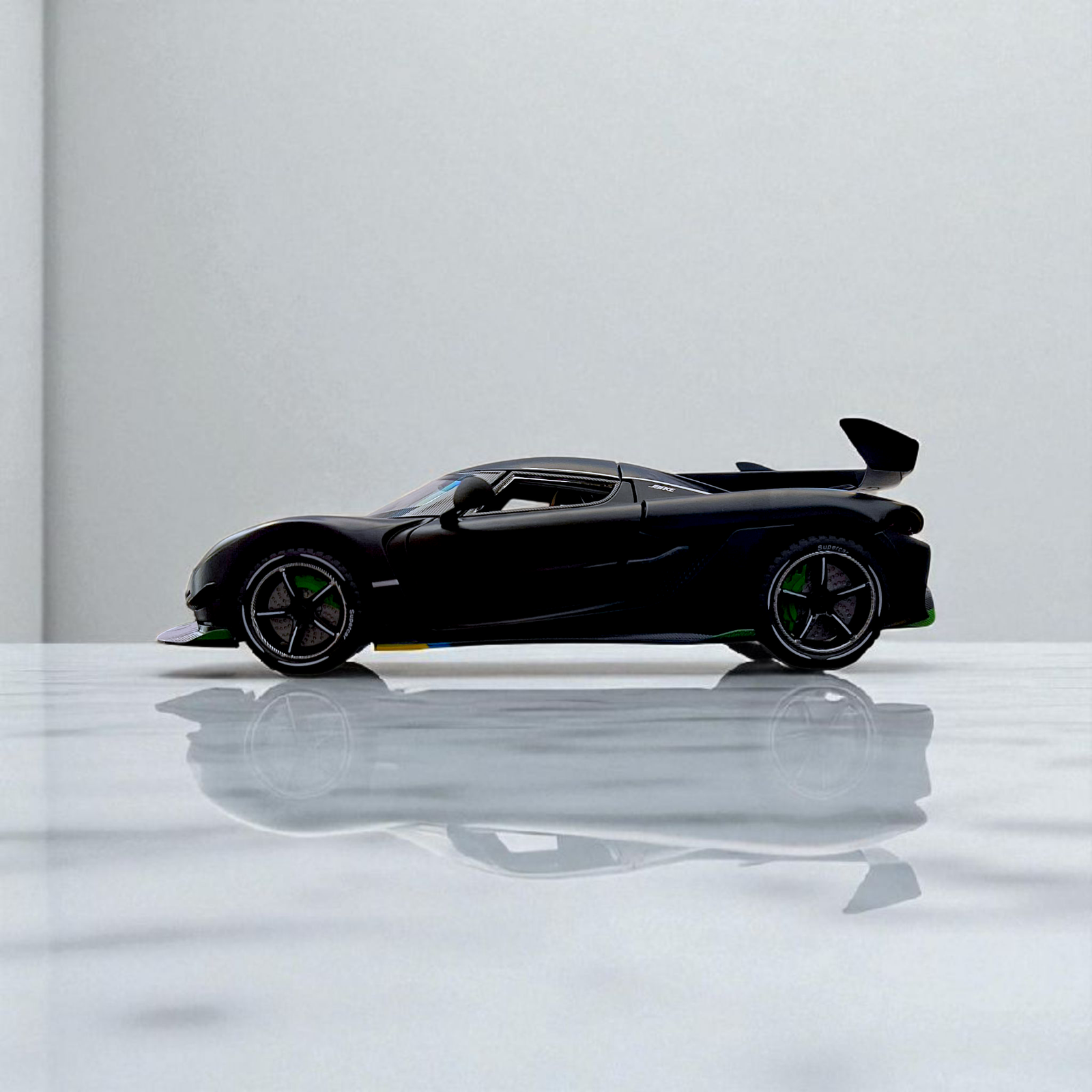 Koenigsegg Regera 1:24 Diecast Model Car | Pull Back Toy with Lights, Sound & Openable Doors Image