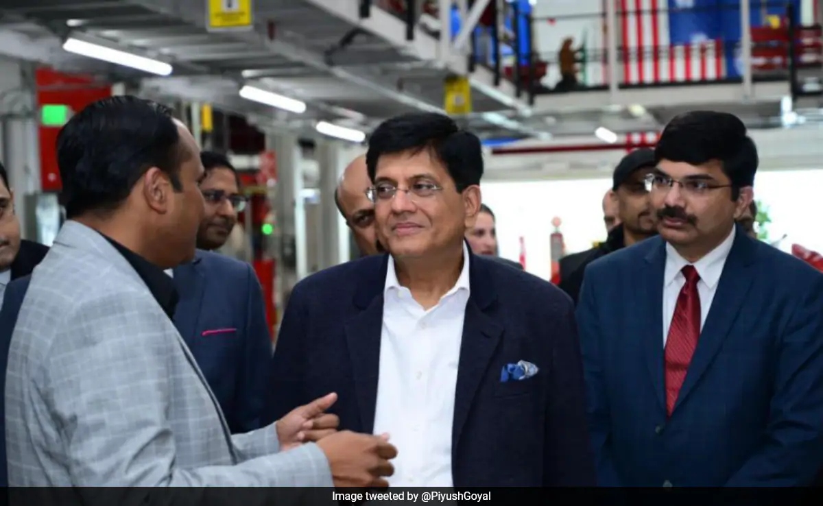 7l5tsp1_piyush-goyal-visits-tesla_625x300_14_November_23