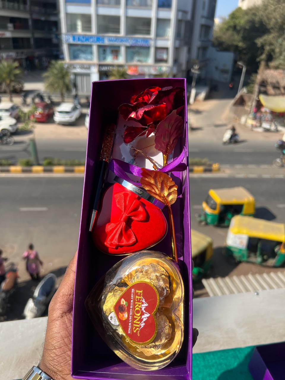 DKC LADIES  HAMPERS 10 BUTTERFLY PENDAL Image
