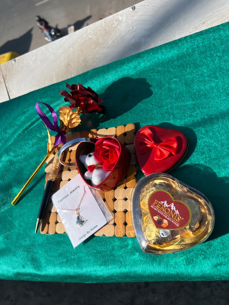 DKC LADIES  HAMPERS 10 BUTTERFLY PENDAL
