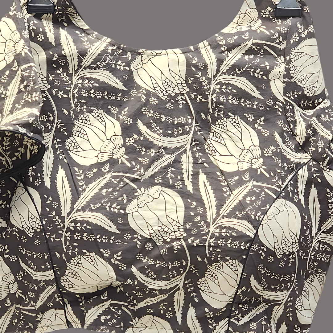 Stylish Comfort-Fit Cotton Printed Blouse for Women – Readymade, Lined & Featuring Quarter Sleeves Image