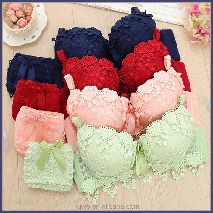 4 Pcs Lace Cotton Seamless Padded Lingerie Set for women Image