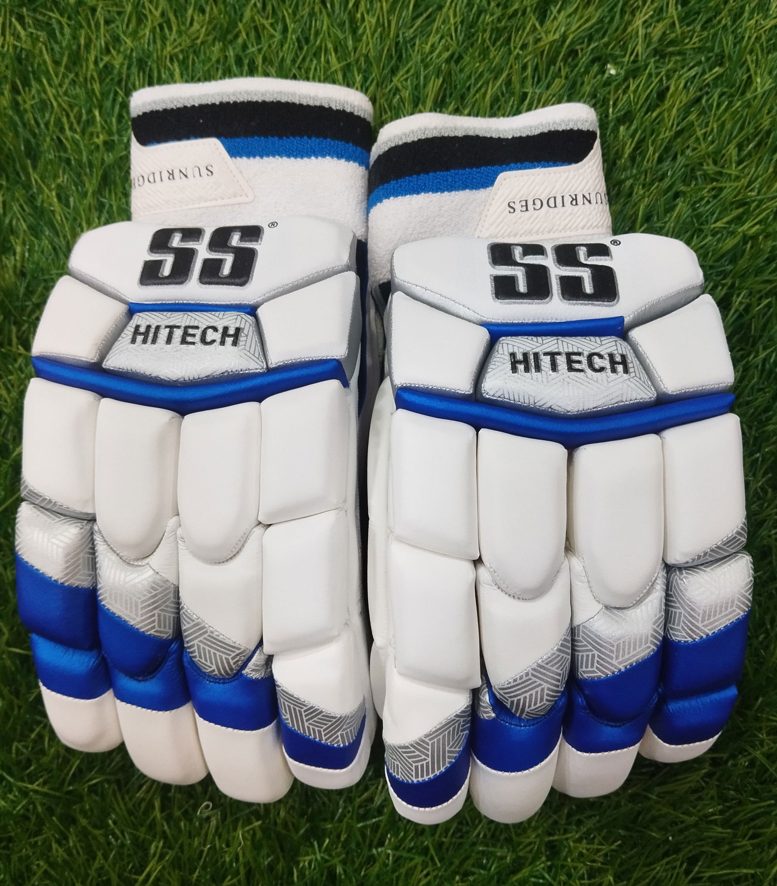 SS Hitech Cricket Batting Gloves Image