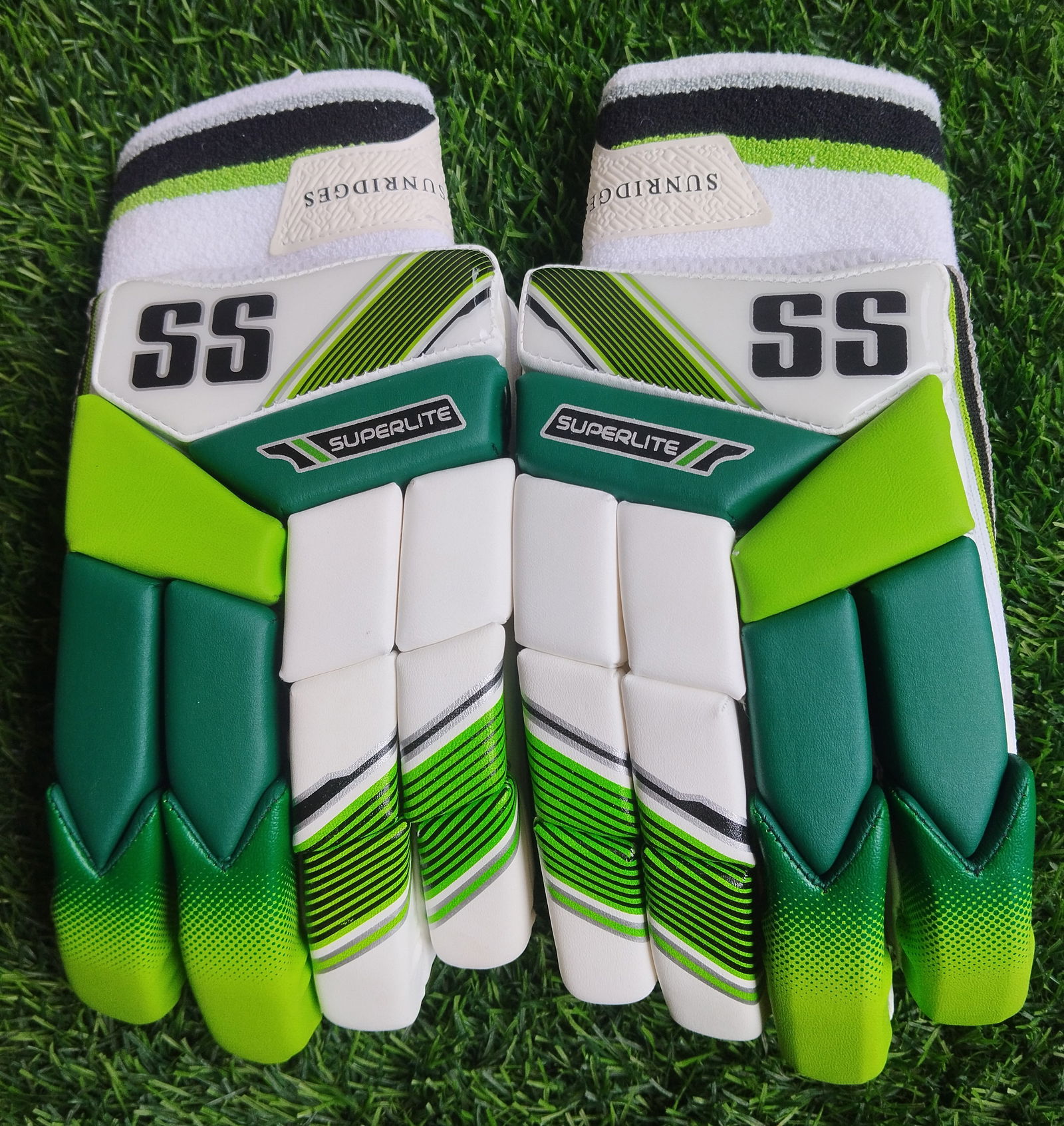 SS Superlite Cricket Batting Gloves Image