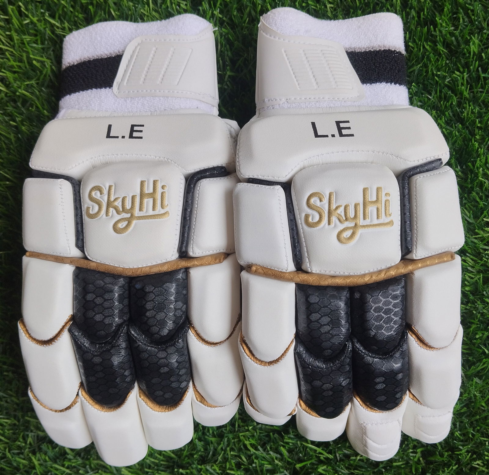 SKYHI Limited Edition Cricket Batting Gloves Image
