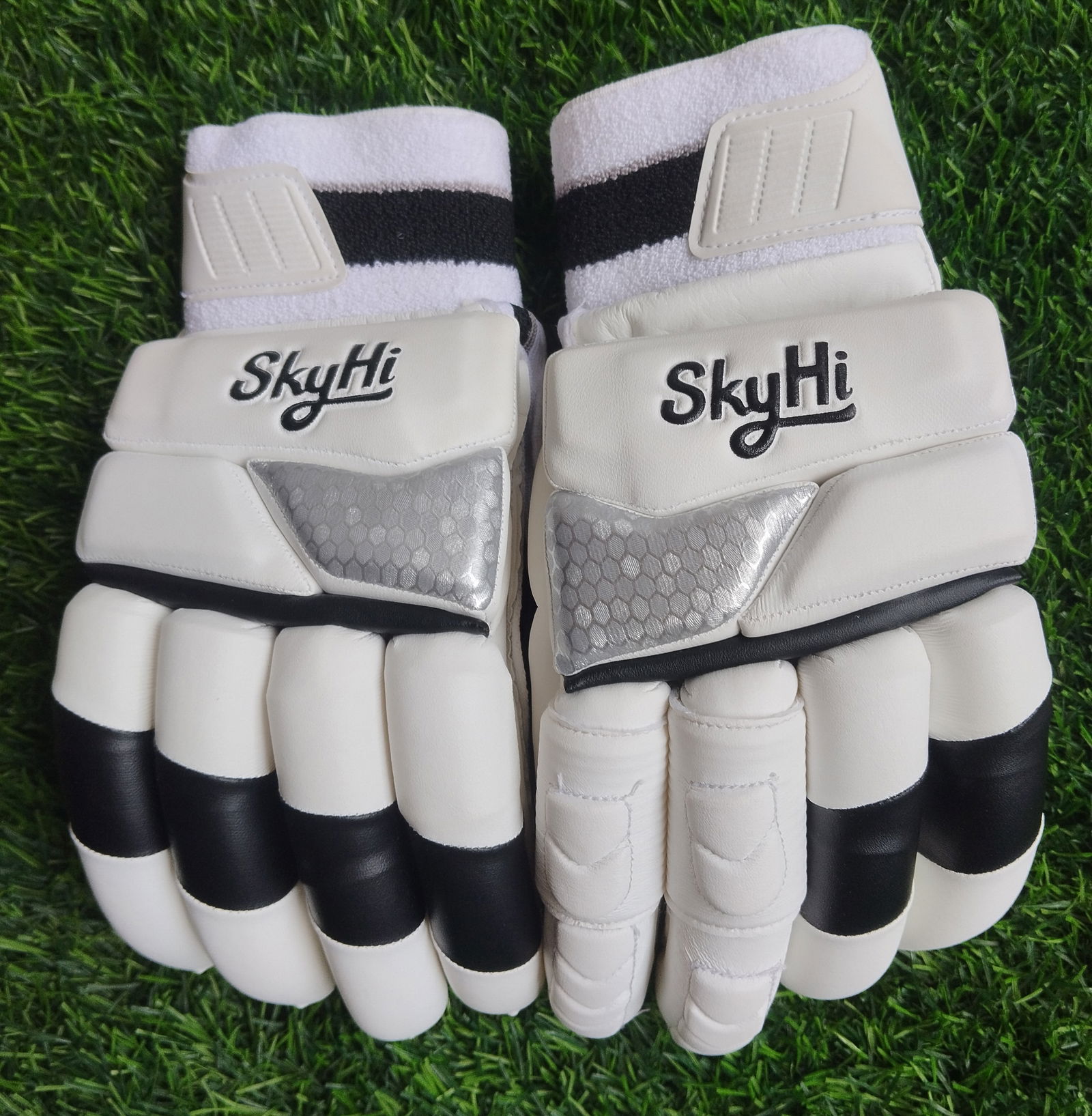 SKYHI Super Test Cricket Batting Gloves Image