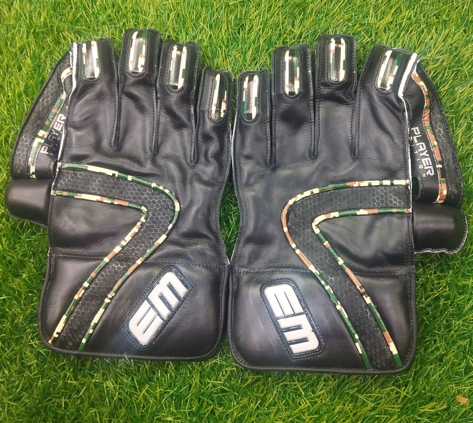 EM MSD Player Edition Wicket Keeping Gloves Image