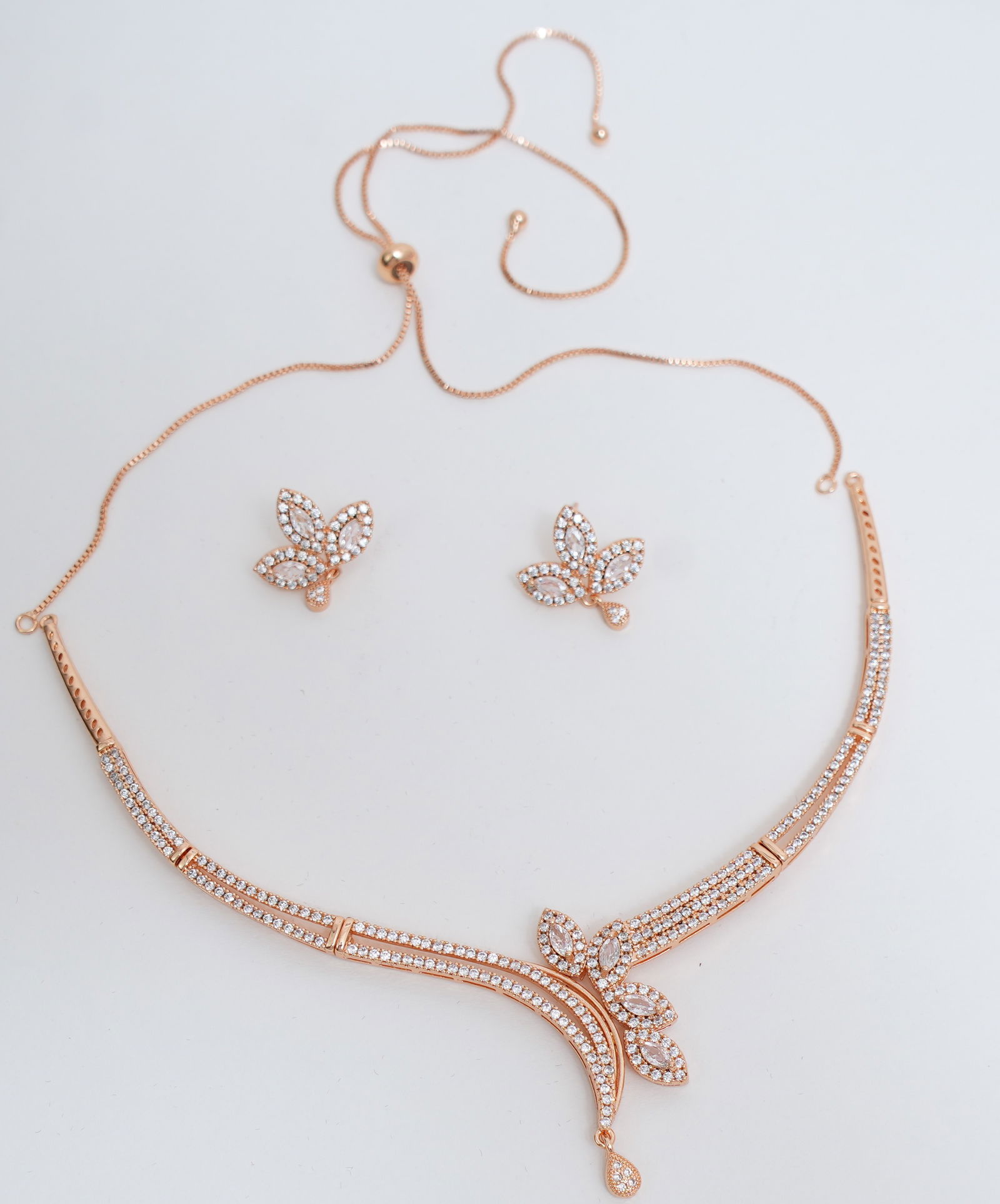Elegant Floral AD Necklace Set – by GilteZara