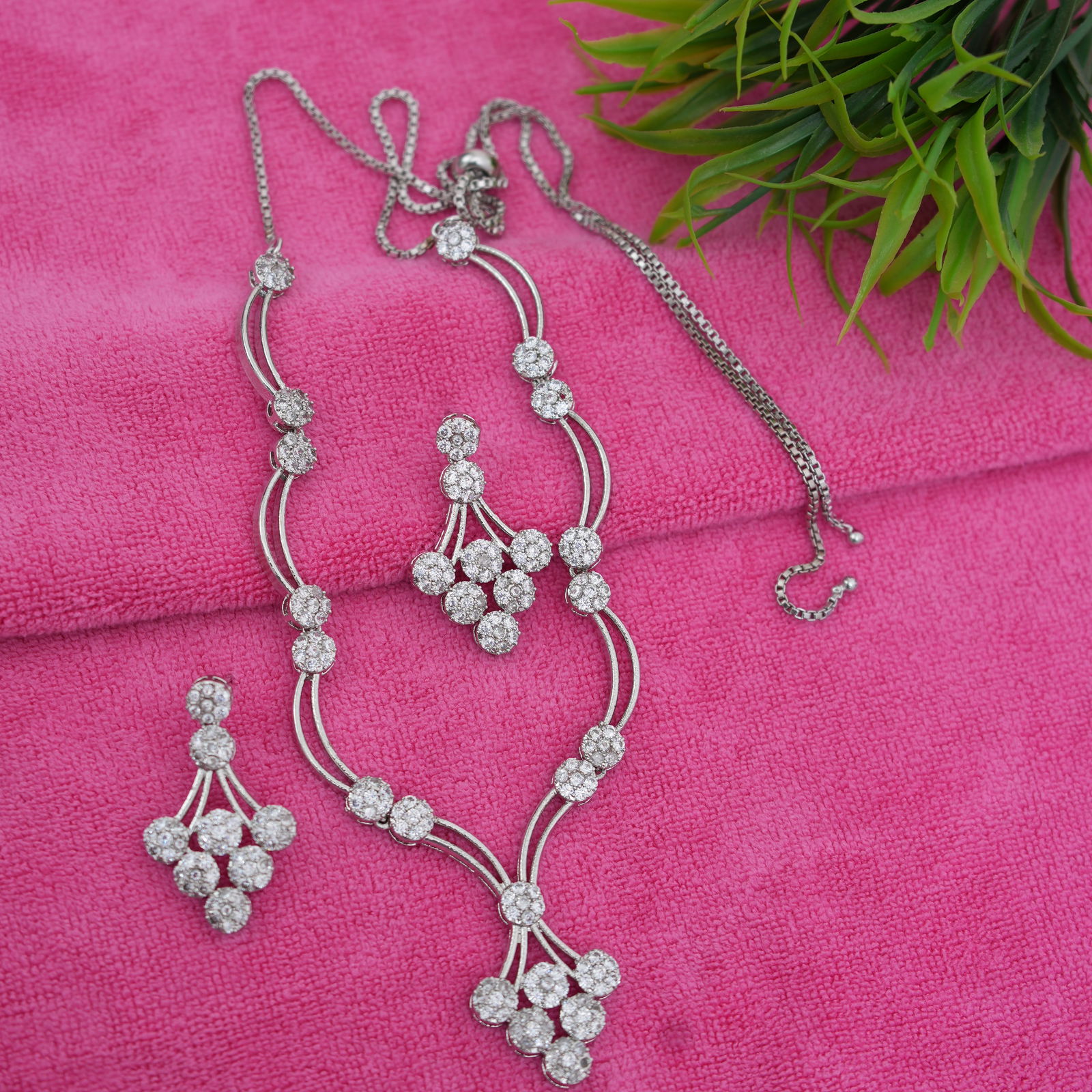 Elegant Cluster Design American Diamond Necklace Set
