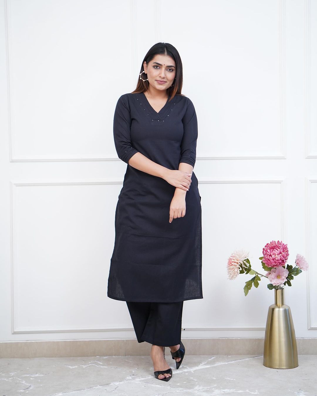 UNISTYLE WOMEN SOLID KURTI WITH PANT Image