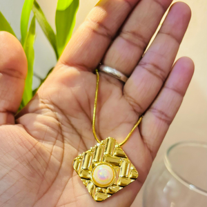 Surreal Stainless Steel & Anti Tarnish Pendant Necklace