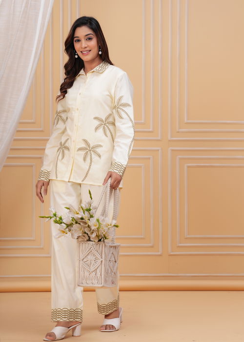 Cream Corset – Ethereal Elegance & Vintage Charm Image